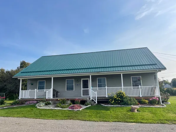 131 Exeter Road, Corinth, ME 04427