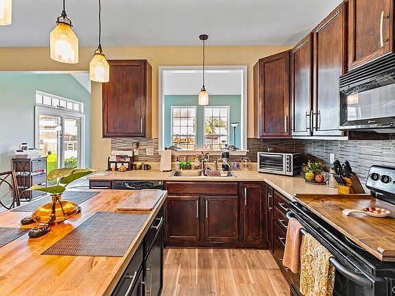 3rd image of 146 Goldenrod Ln