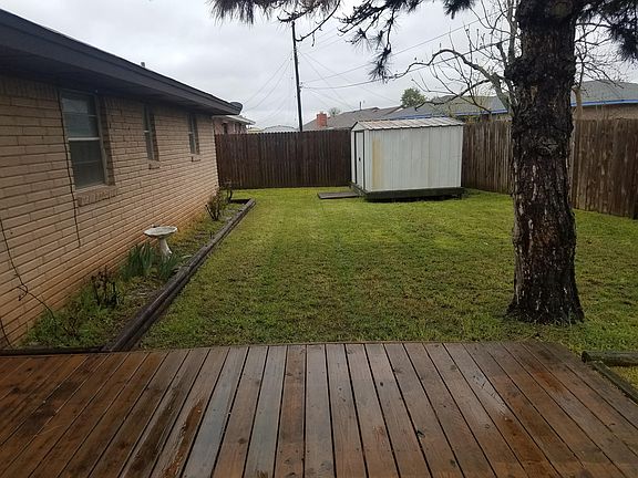 3rd image of 817 Plaza Dr
