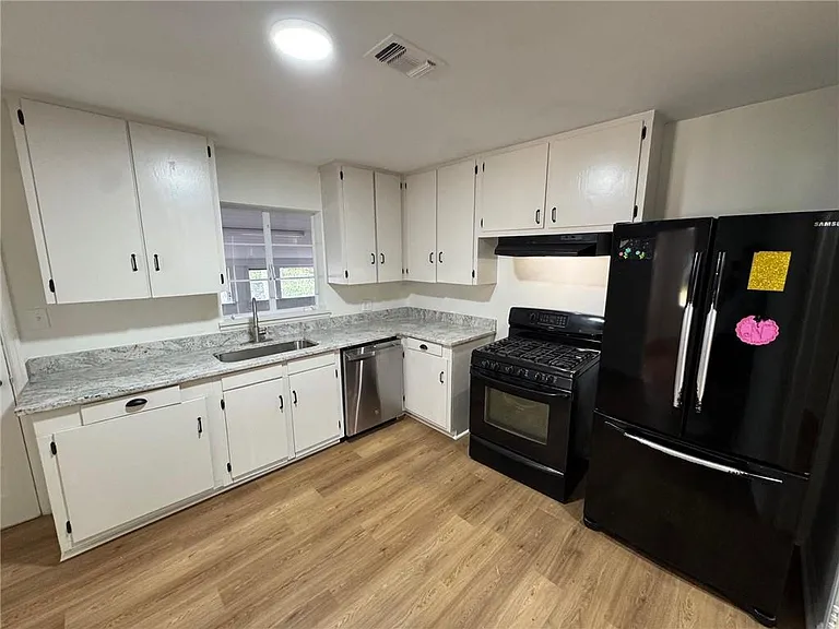 713 Iris Ave — Photo 11