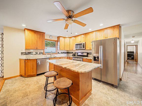 4th image of 121 Bridgeview Place