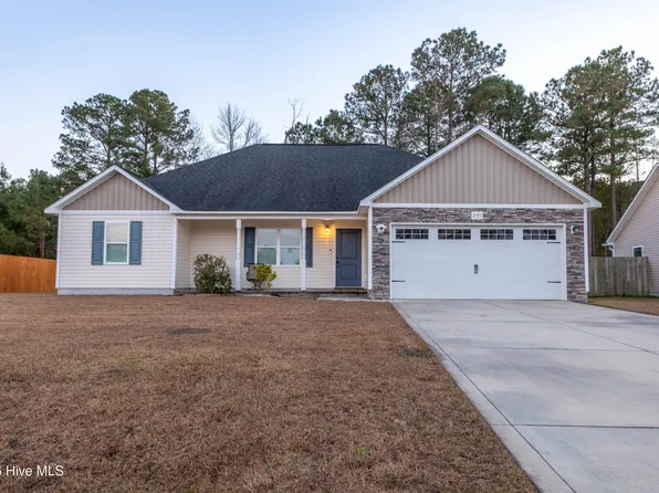 270 Breakwater Dr, Sneads Ferry, NC 28460