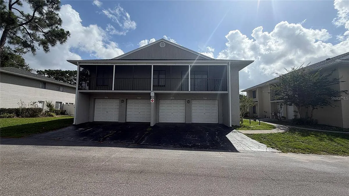 2 bed, 2.0 bath, 963 sqft, $1,450 — Photo 2