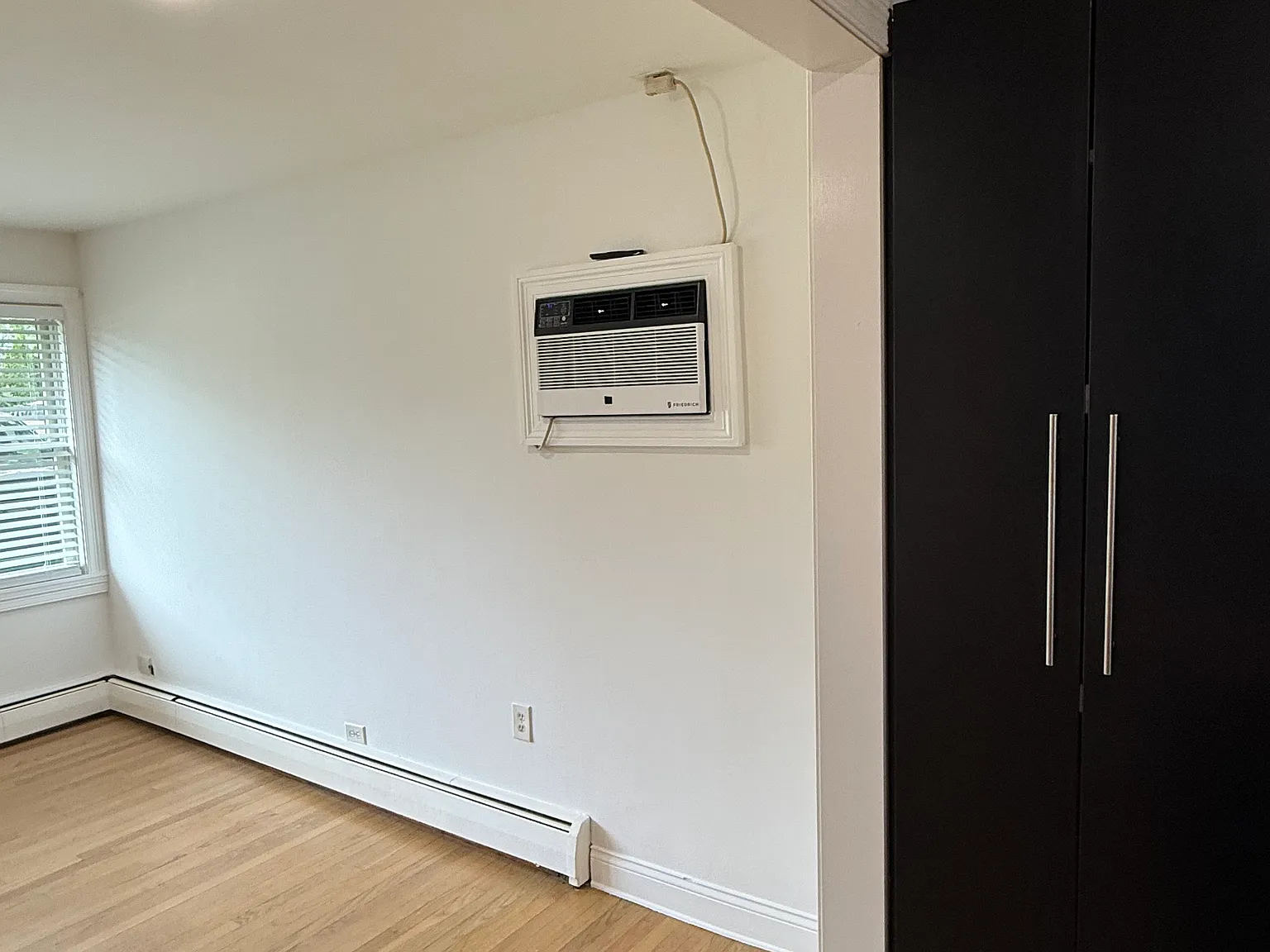 10651 Lyman Ave — Photo 3