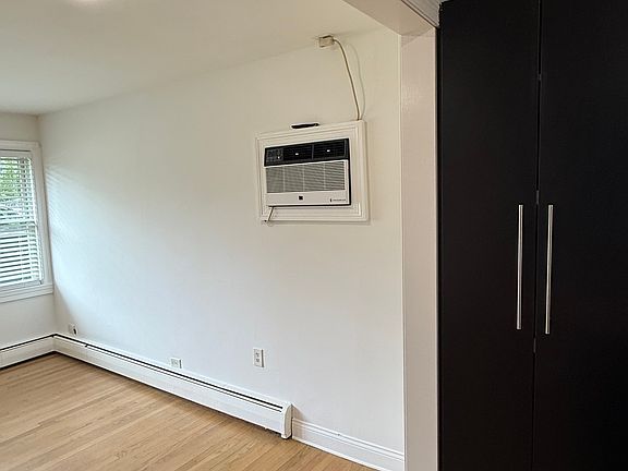 3rd image of 10651 Lyman Ave