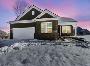 50682 Beckett Ct, Macomb, MI 48042