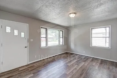 2 bed, 1.0 bath, 672 sqft, $1,250 — Photo 3