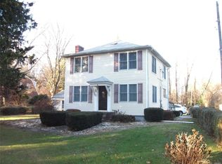 87 Greenlawn Rd, Huntington, NY 11743