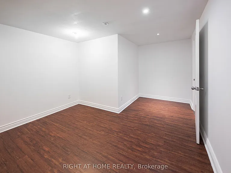 11 Amstel Ave — Photo 38