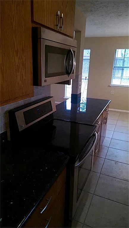 3 bed, 2.0 bath, 1454 sqft, $2,200 — Photo 3
