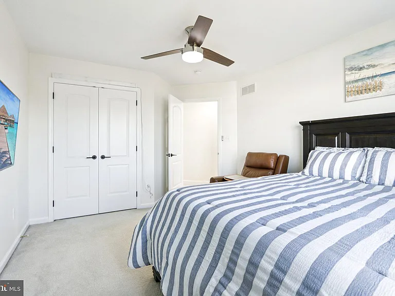 1035 Thorndale Dr — Photo 35