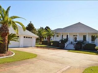 2573 Crescent Rd, Navarre, FL 32566