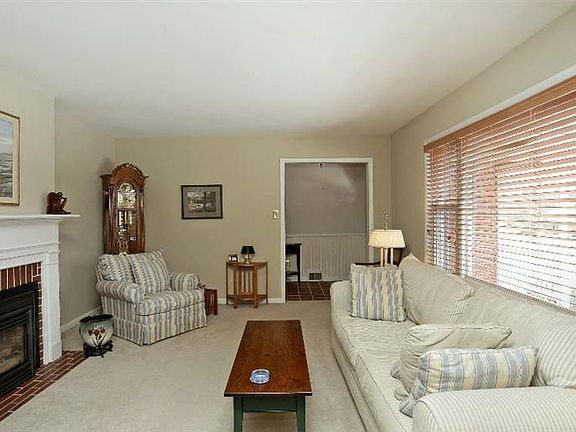 3rd image of 420 Malabu Dr
