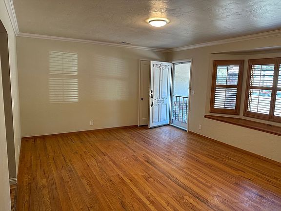 Large foyer room