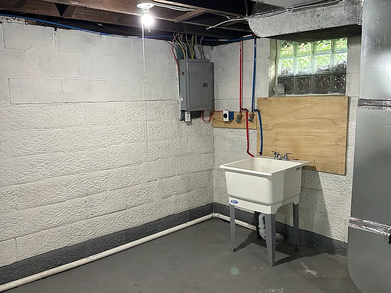 1184 Niagara Ave — Photo 18