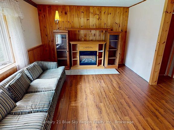 5th image of 76 Horn Ln