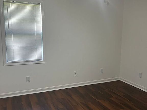4th image of 505 Oakwood Manor Dr