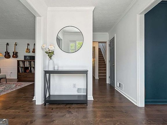 5th image of 104 Shane Way SE
