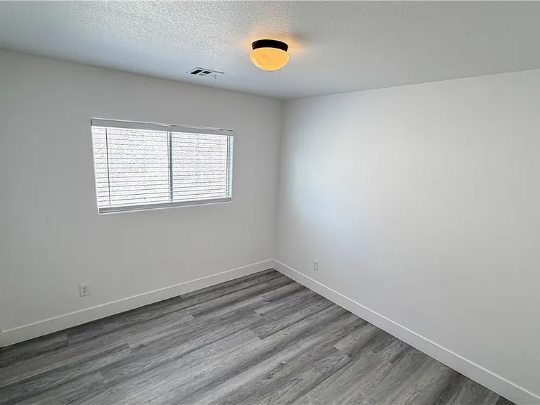 194 Gilliflower Ave #0 — Photo 11