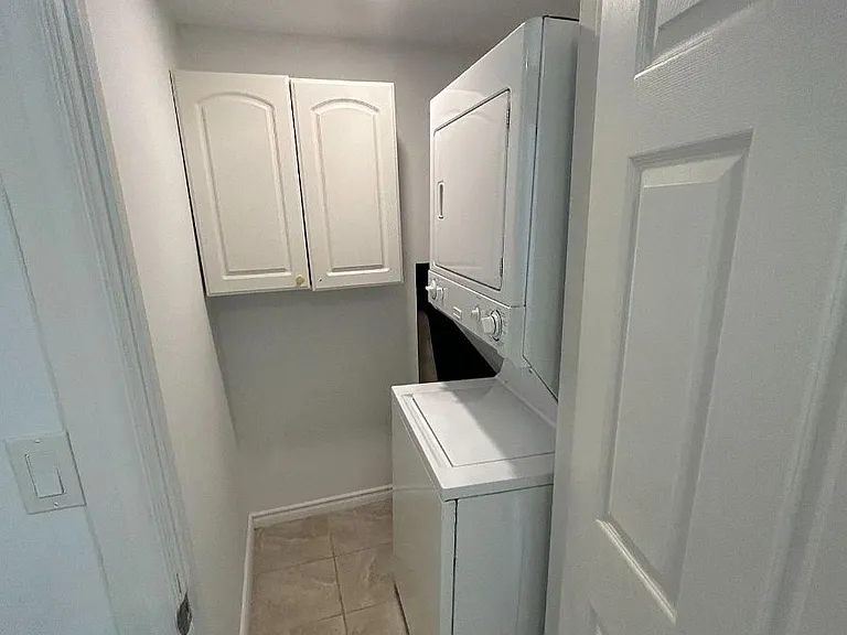 411 Sandford St #LOWER — Photo 5
