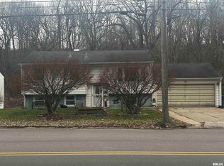 654 Waverly Rd, Davenport, IA 52804