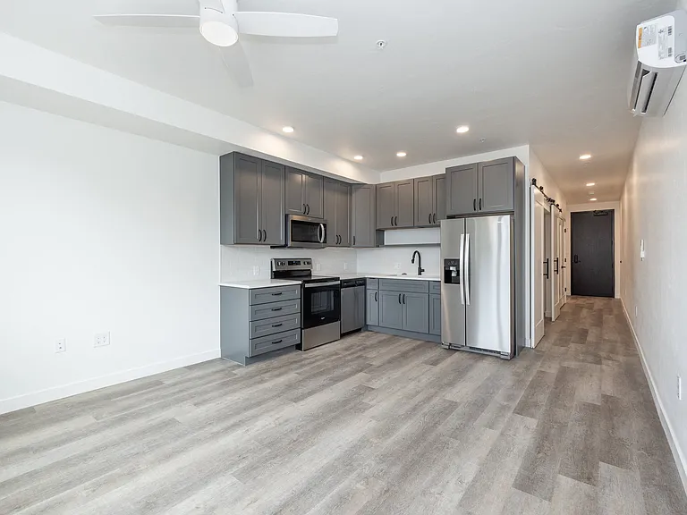 1775 S Pearl — Photo 32