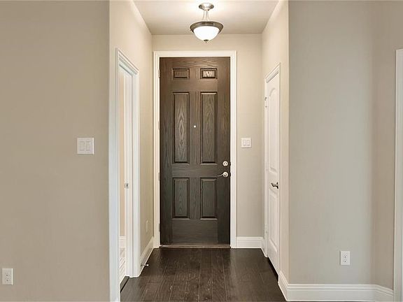 4th image of 316 Carnaby Ct