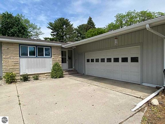 2nd image of 812 W Center St