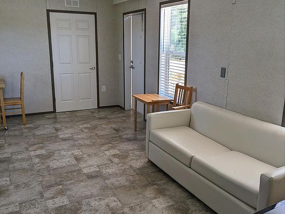 5th image of 21 Cowslip Ct