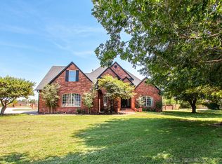 865 N Country Meadow Ln, Skiatook, OK 74070