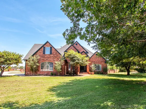 865 N Country Meadow Ln, Skiatook, OK 74070