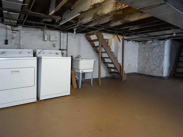Basement with Laundry