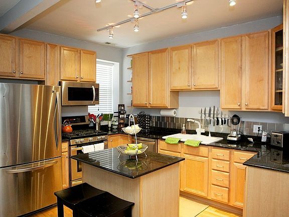 5th image of 3316 W Eastwood Ave #3