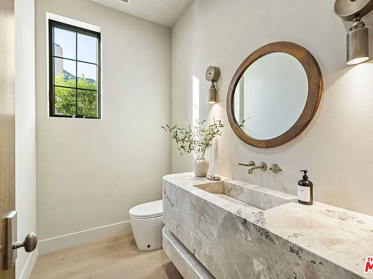14273 Greenleaf St — Photo 9