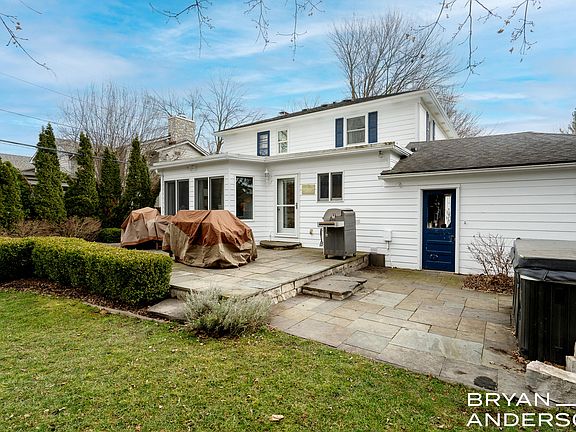 3rd image of 3011 Beechwood Dr SE