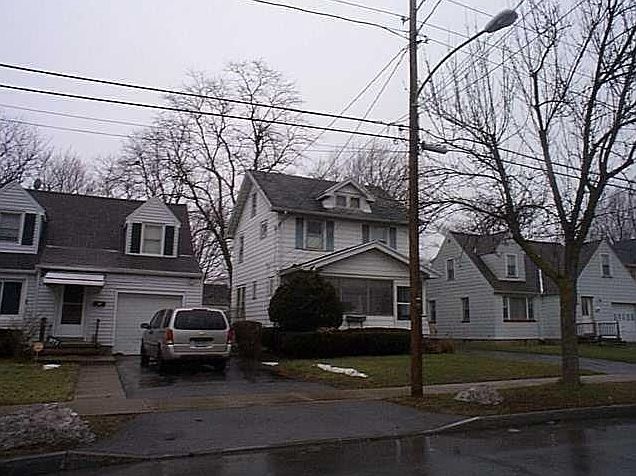 2nd image of 977 Glide St
