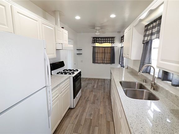5th image of 2694 Lawrence Ave