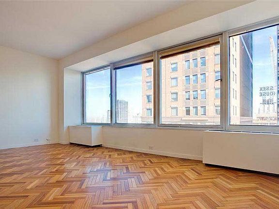 2nd image of 150-156 W 56th St APT 3806