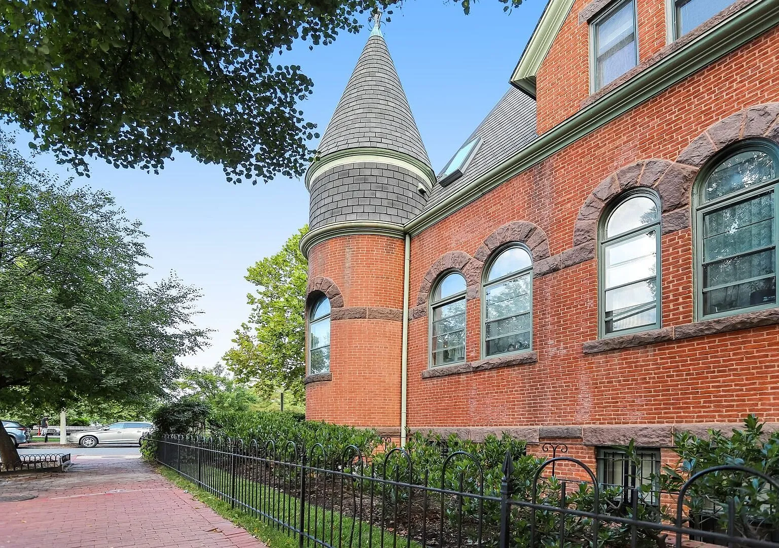 Stylish 1br Se Dc Home With Private Patio & Modern Kitchen — Photo 2