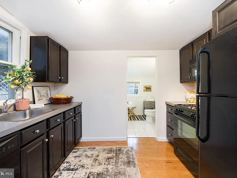 16 W Miner St — Photo 12