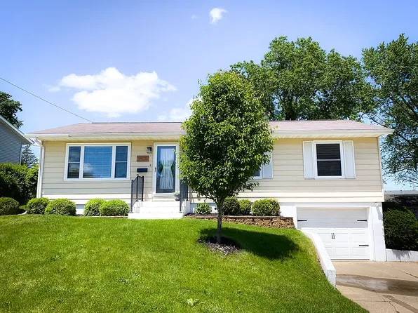 3409 Dove St, Dubuque, IA 52002