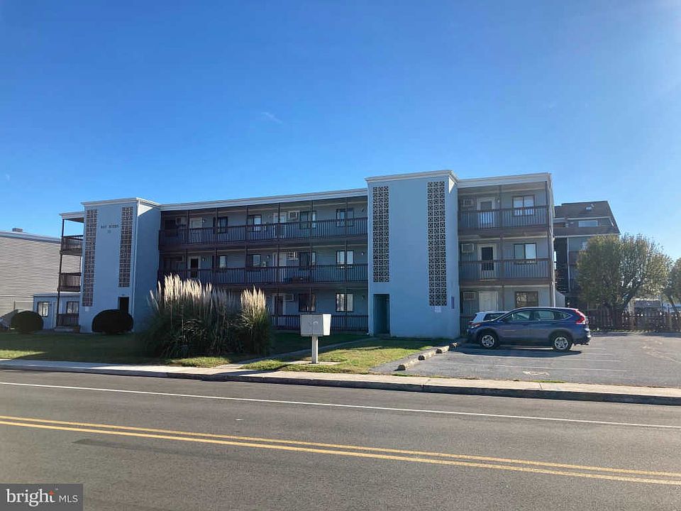 1st image of 511 Robin Dr Unit 304