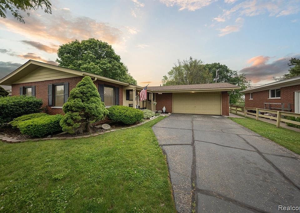 23204 Westbury St, Saint Clair Shores, MI 48080 Zillow