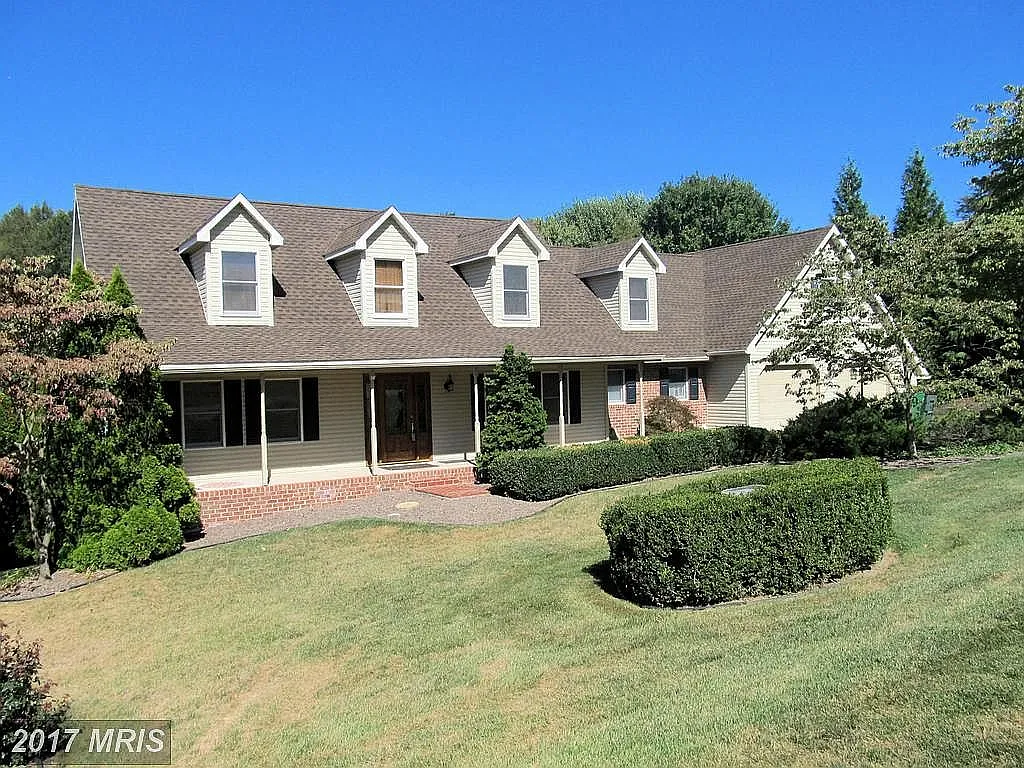 511 Larkspur Ln photo 1