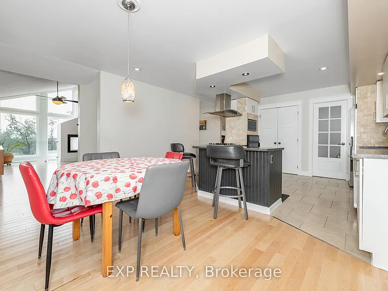 1238 Barnwell Cres — Photo 16