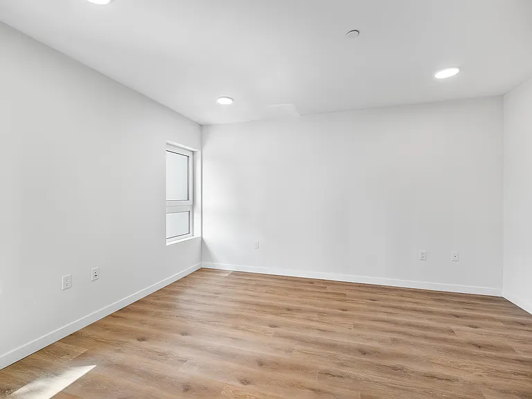 6363 Tyrone Ave #406 — Photo 11