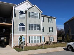 4704D Pennoak Ln, Greensboro, NC 27407