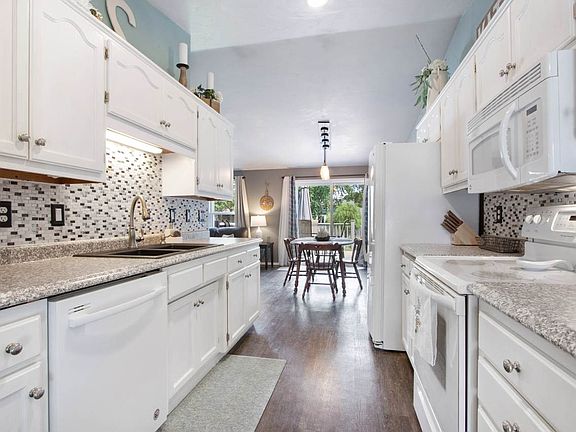 Stunning Kitchen-Dining