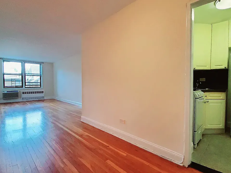 60 Turner Pl #4L