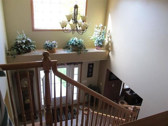 101 Thornhill Dr. foyer2